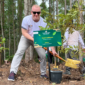 Perwakilan Kedutaan Besar Finlandia Teemu Laakkonen akut menanam pohon Salam di Kawasan miniatur Hutan hujan tropis, Ibu Kota Nusantara (IKN). Kawasan ini akan diintegrasikan dengan Taman Safari, Glamping, dan Pusat Anggrek sebagai kawasan ekowisata IKN.(KOMPAS.com/HILDA B ALEXANDER)
